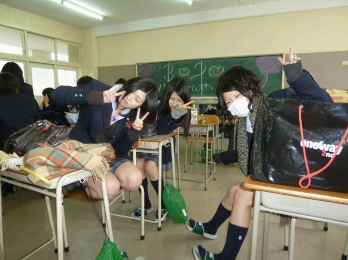 【JKおふざけエロ画像】放課後や休み時間…学校内で撮られたスケベな女子高生のおふざけエロ画像ｗｗｗ その3