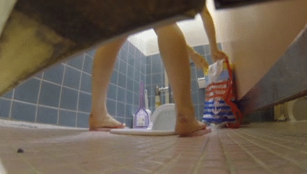 【トイレ盗撮GIF】これが女の子の放尿…使用中のトイレをこっそり覗いたようなエロGIF画像がちょー生々しいｗｗｗ その11