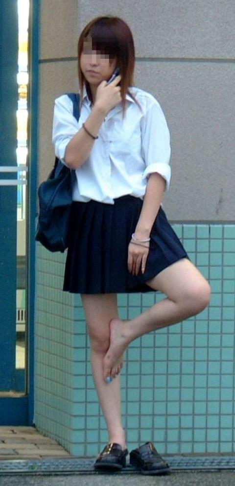 【ミニスカJK街撮り画像】ミニスカに裸足が妙にエロい女子高生の登下校！思わず勃起しそうになる街撮り画像 その8