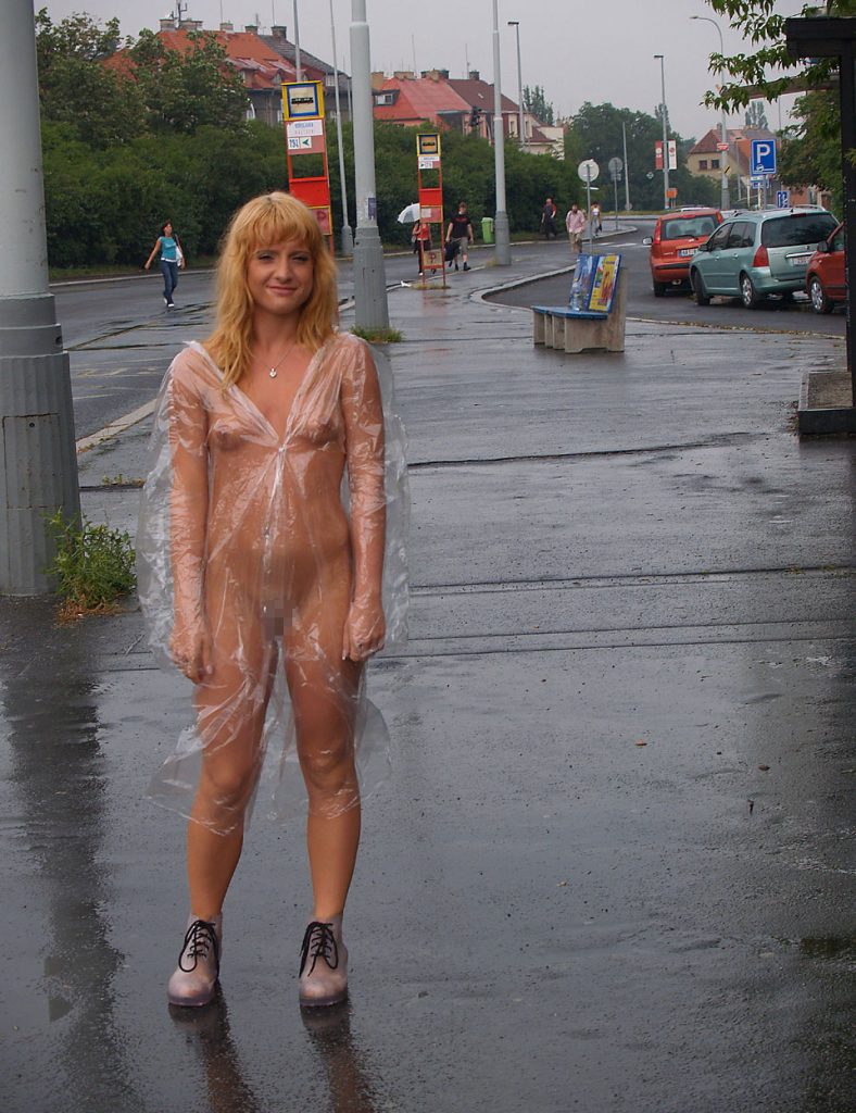 【雨の露出狂エロ画像】オマイラ、河童かよｗｗｗ雨が降るとテンション上がる全裸の外国人ｗｗｗ その11