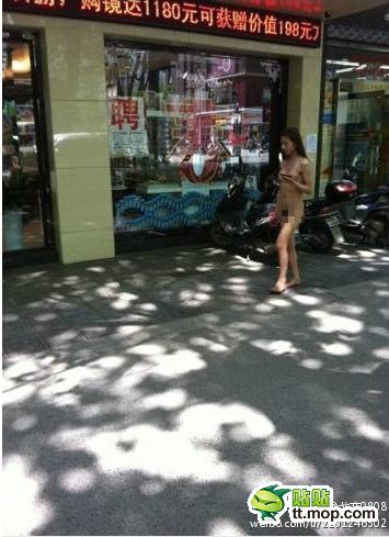 【中国全裸エロ画像】土人かよｗｗｗ中国の街中で全裸になってる女の姿にエロさを感じないｗｗｗ その11