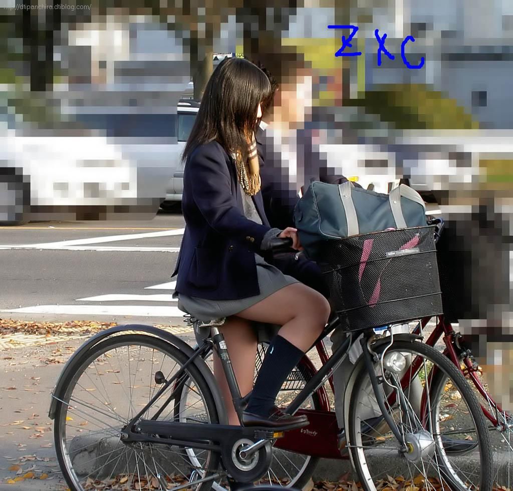 【ミニスカ自転車エロ画像】スカートで自転車に乗ってるおねーさんの大胆な太ももに草不可避ｗｗｗこのギリギリのチラリズムがエロォォォ！！ その9