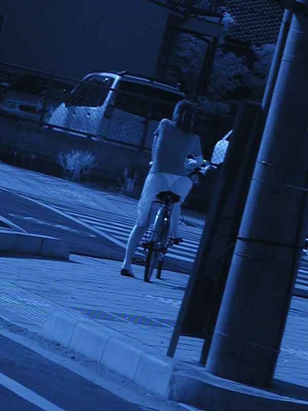 【赤外線盗撮エロ画像】すっげー！！最近の赤外線カメラって性能よすぎだろｗｗｗパンツ・ブラ透け透けの街撮り画像が尋常じゃない！ その12
