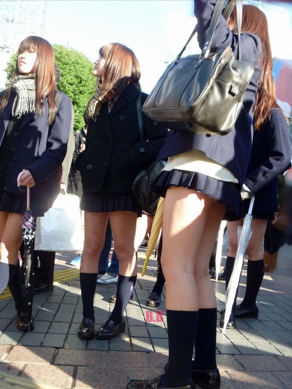 【街撮りJKエロ画像】ピチピチむちむちの太ももがいっぱいｗｗｗ集団で登下校する女子高生の姿に理性が崩壊するｗｗｗ その15