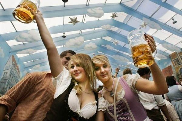 【ビール祭りエロ画像】ゲルマン娘のおっぱいすげーｗｗｗドイツのビール祭りが完全におっぱいの見本市ｗｗｗｗ その4