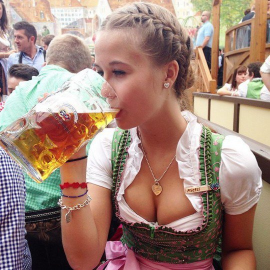 【ビール祭りエロ画像】ゲルマン娘のおっぱいすげーｗｗｗドイツのビール祭りが完全におっぱいの見本市ｗｗｗｗ その6