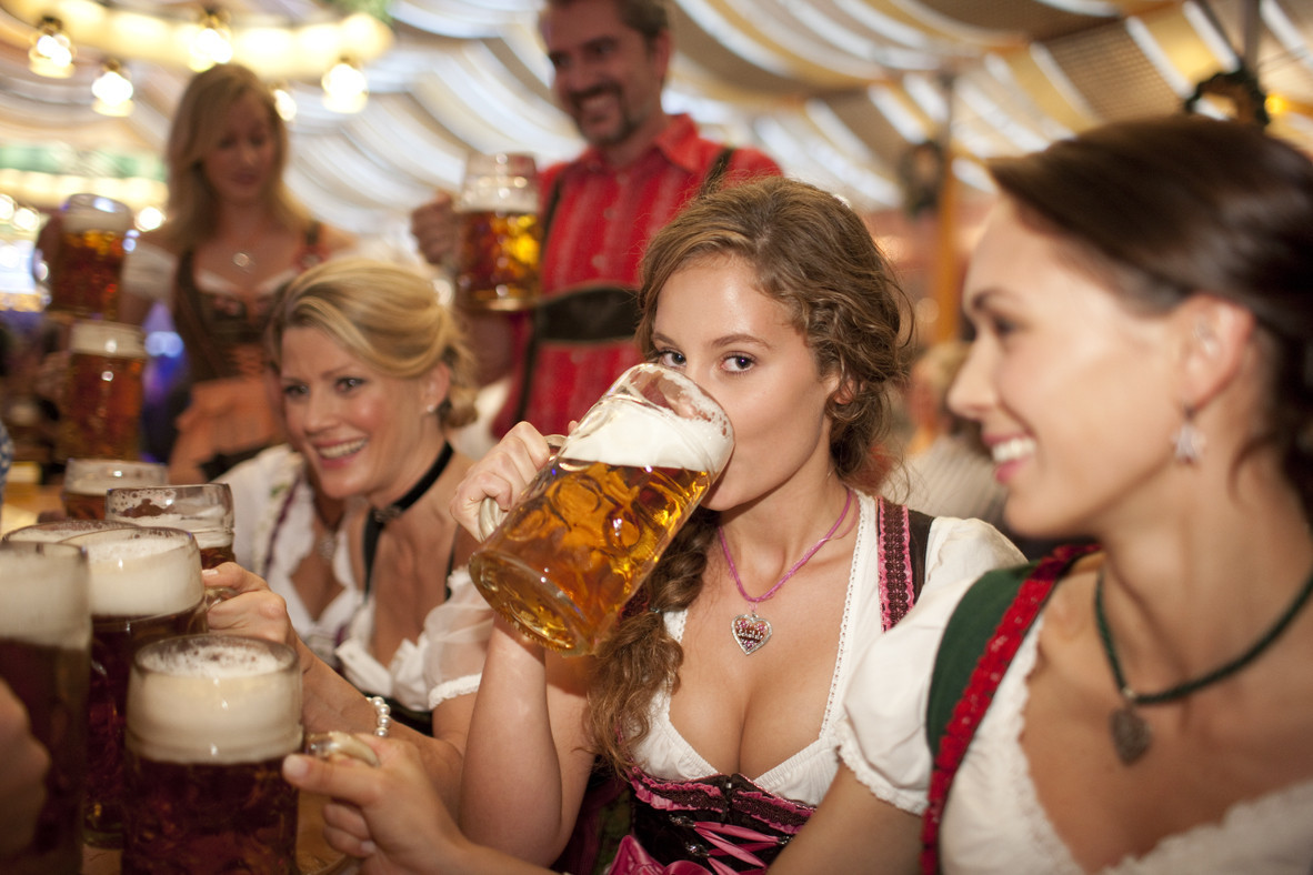 【ビール祭りエロ画像】ゲルマン娘のおっぱいすげーｗｗｗドイツのビール祭りが完全におっぱいの見本市ｗｗｗｗ その7