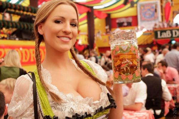 【ビール祭りエロ画像】ゲルマン娘のおっぱいすげーｗｗｗドイツのビール祭りが完全におっぱいの見本市ｗｗｗｗ その12