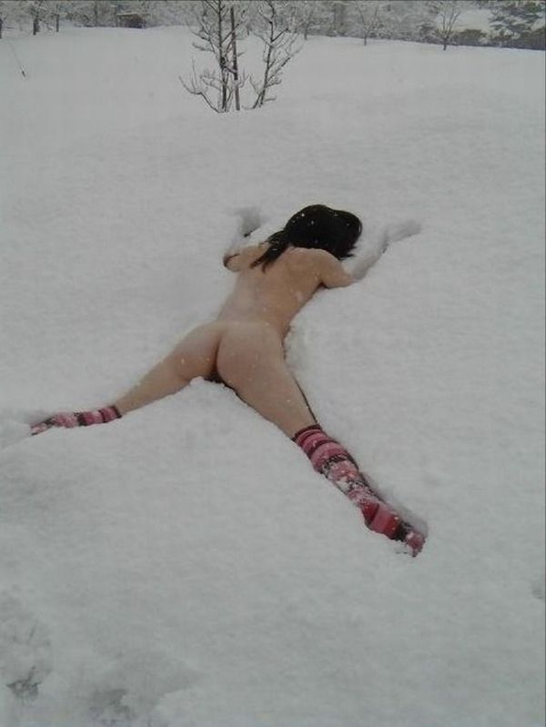 【野外露出】暑い季節だからこそ雪の中で裸になりたい！？日米対抗雪山露出ｗｗｗｗｗ その10
