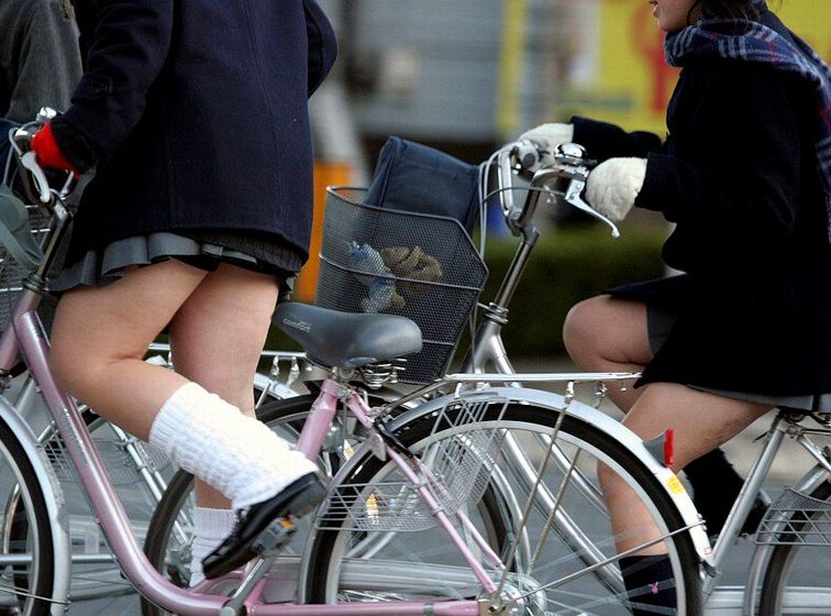 【自転車JK街撮り画像】自転車通学する女子高生の健康的な太ももに釘付け！！めっさエロい脚だなぁｗｗｗ その2