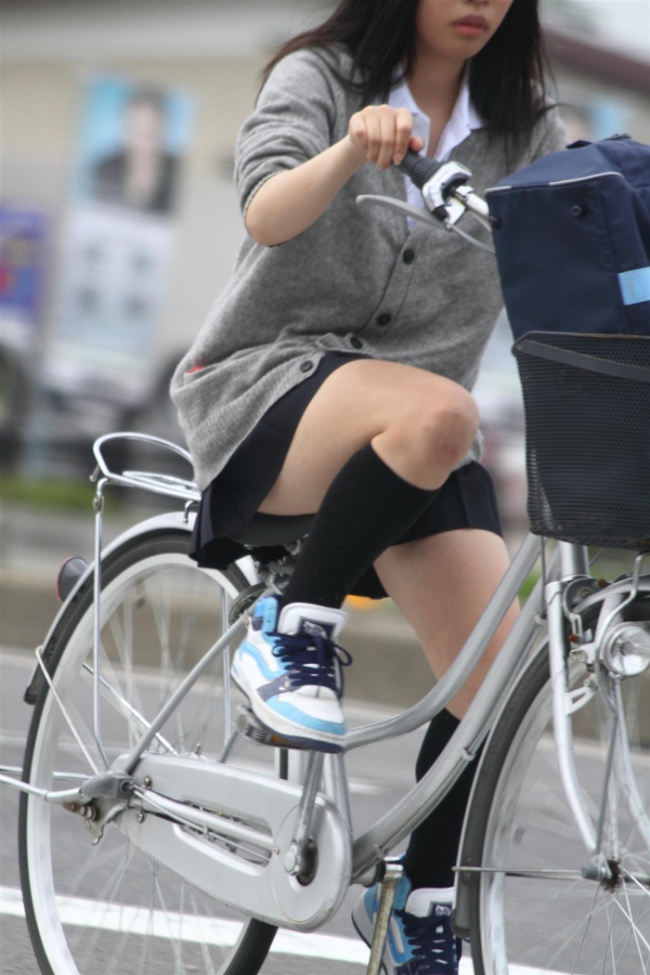 【自転車JK街撮り画像】自転車通学する女子高生の健康的な太ももに釘付け！！めっさエロい脚だなぁｗｗｗ その15