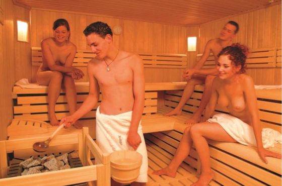 【海外サウナエロ画像】勃起不可避…本場フィンランドのサウナは全裸の男女が混浴ってマジなの？？ その14