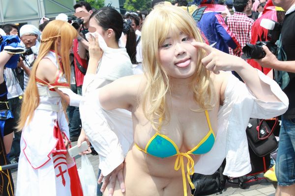 【コスプレエロ画像】たわわに実ったコスプレイヤーのおっぱい！衣装がはち切れそうな巨乳ｗｗｗｗ その15