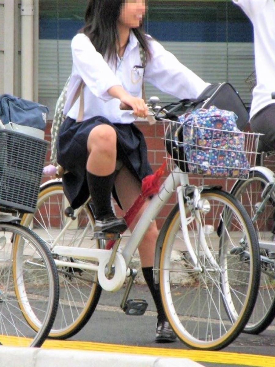 【JK自転車パンチラ】立ち漕ぎは一発アウトｗｗｗパンツが見えたり見えなかったり…自転車通学中の女子高生ｗｗｗ その10