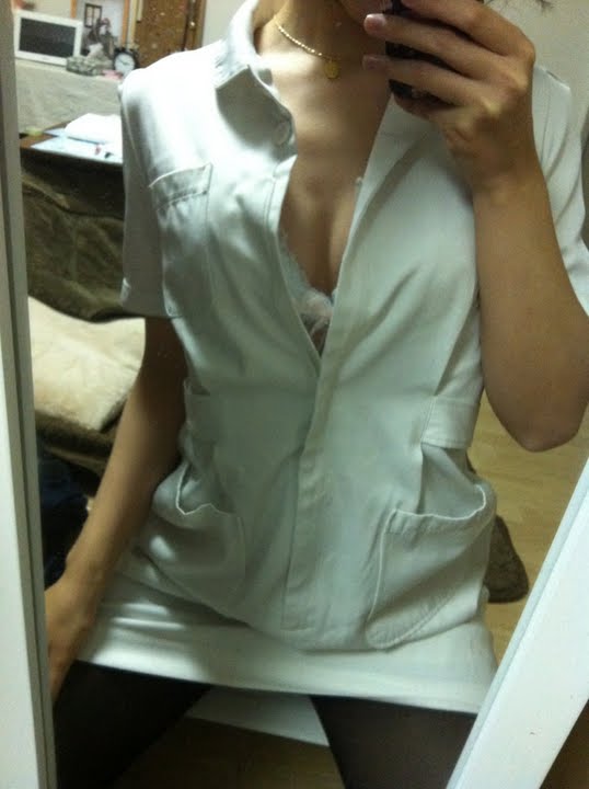 【自撮りエロ画像】看護婦のプライベートはただのドスケベ娘ｗｗｗナース服のままで自撮りする本物看護婦さん その15