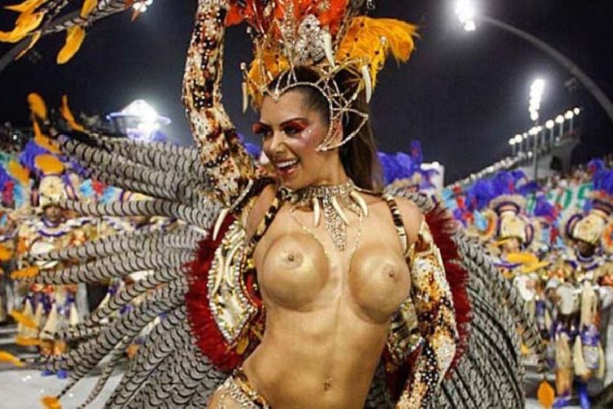 【サンバエロ画像】乳首もマンコもまる見え！ほぼ全裸で踊りながら新年を迎えるブラジルのカウントダウンｗｗｗｗ その1
