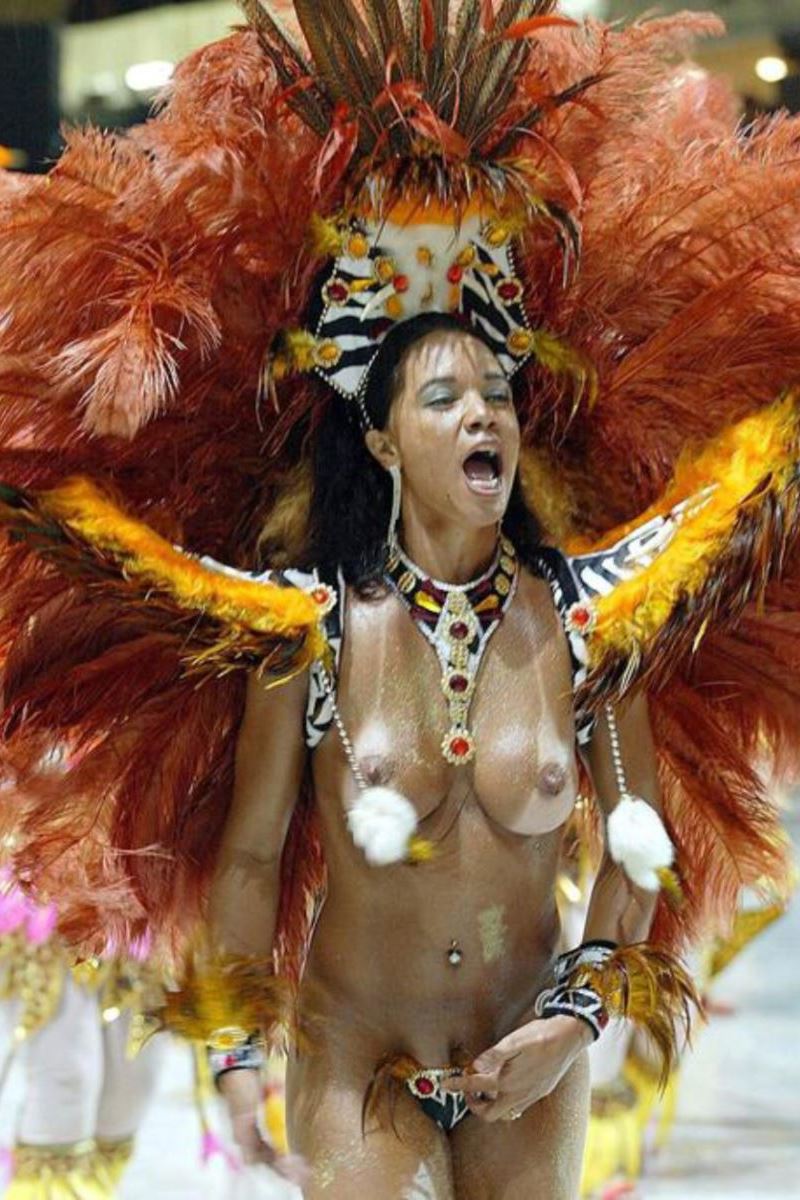【サンバエロ画像】乳首もマンコもまる見え！ほぼ全裸で踊りながら新年を迎えるブラジルのカウントダウンｗｗｗｗ その8