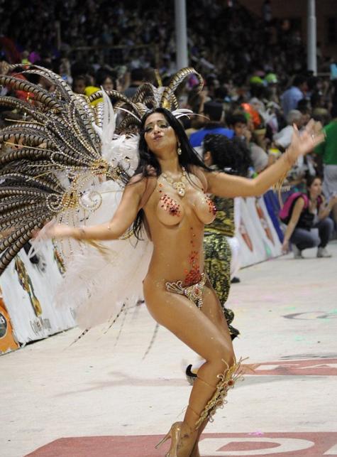【サンバエロ画像】乳首もマンコもまる見え！ほぼ全裸で踊りながら新年を迎えるブラジルのカウントダウンｗｗｗｗ その9