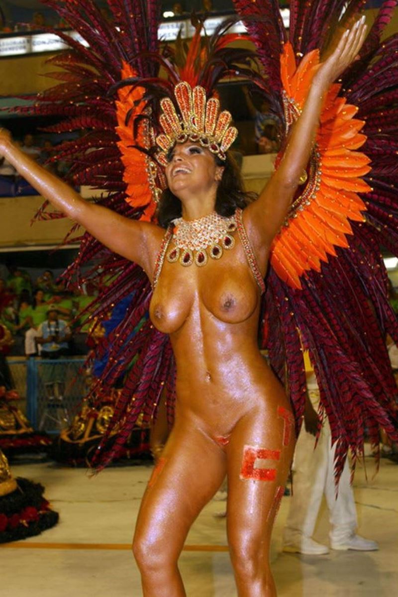 【サンバエロ画像】乳首もマンコもまる見え！ほぼ全裸で踊りながら新年を迎えるブラジルのカウントダウンｗｗｗｗ その11