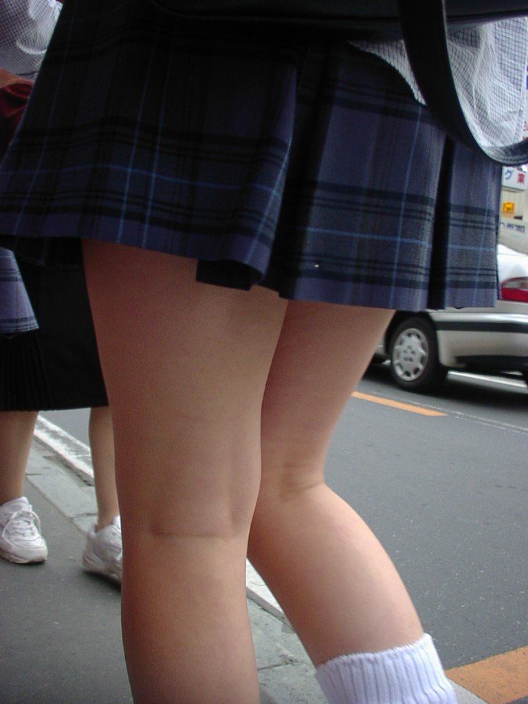 【JK膝裏エロ画像】フェチじゃなくてもムラムラしてくる女子高生の膝裏！スベスベの生脚がやべぇなｗｗｗｗ その14