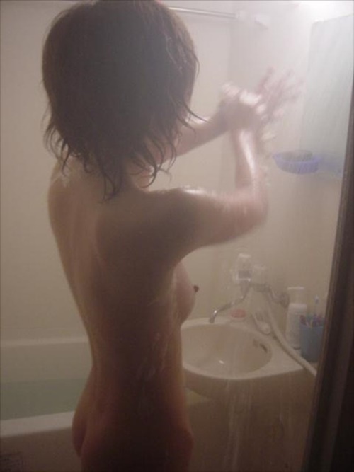 【お風呂エロ画像】リア充が羨ましい…同棲中彼女のお風呂を覗く家庭内エロ画像 その10