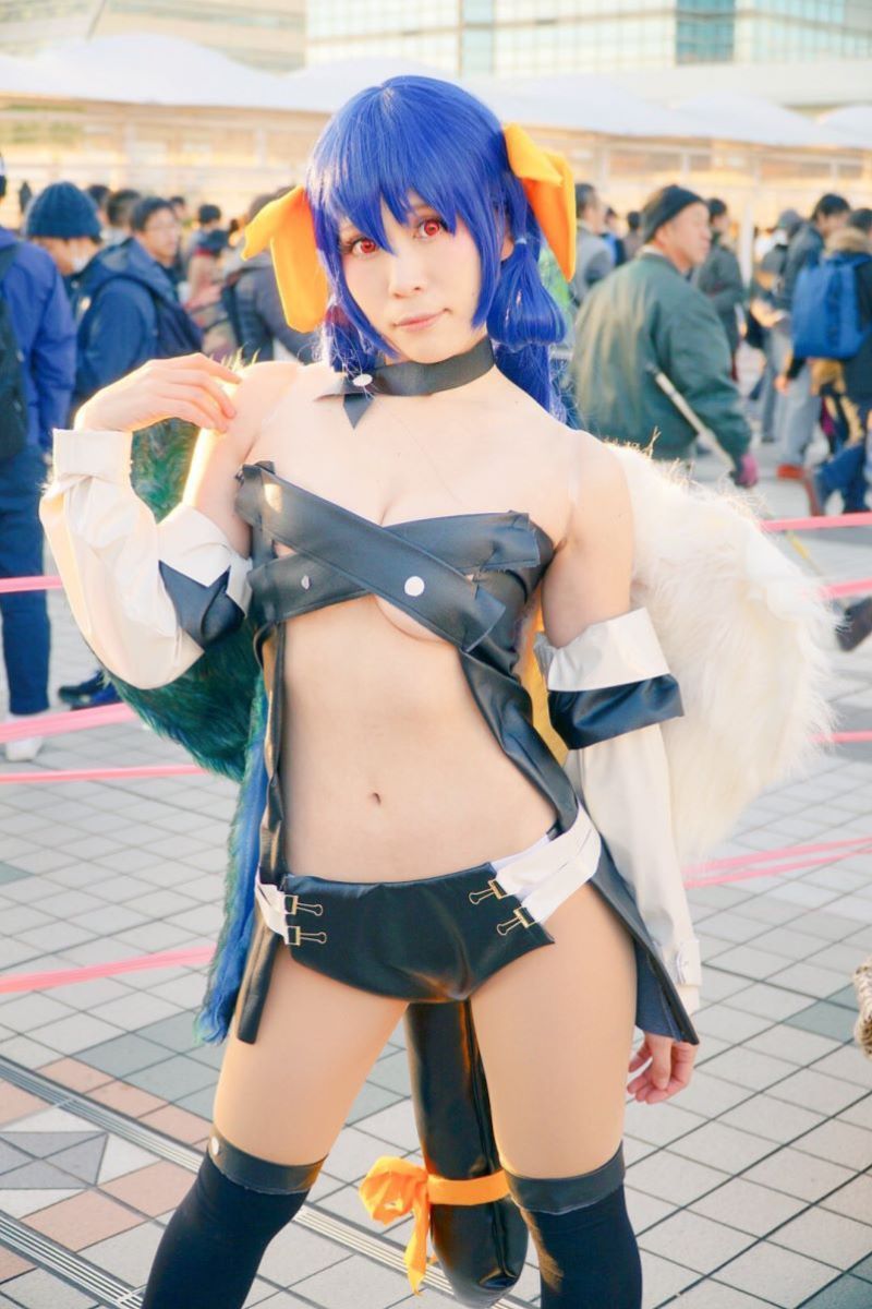 【コミケエロ画像】コミケ会場で破廉恥な姿を晒すコスプレイヤーさんの少したるんだ身体が卑猥すぎるｗｗｗ その6