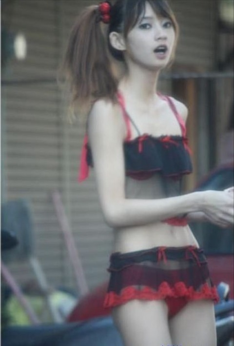 【ビンロウ売りエロ画像】可愛い女の子のマン毛が透け透け！！GWを台湾で過ごしたくなるビンロウ売りが過激すぎるｗｗｗ その14